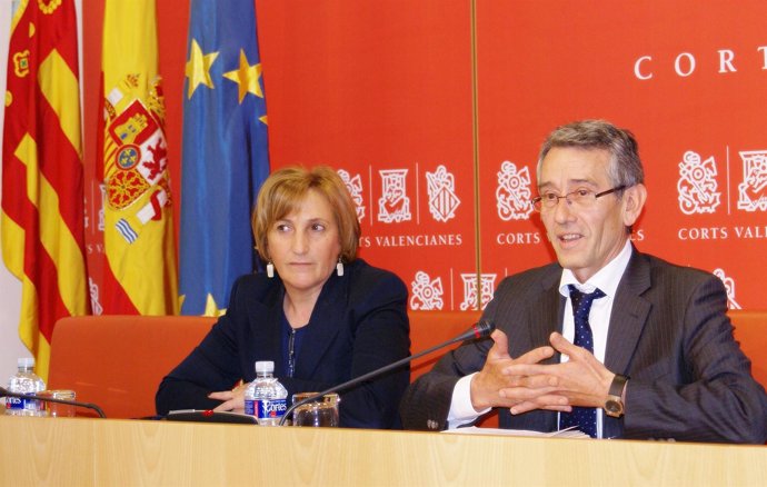Torres Y Barceló En Rueda De Prensa                