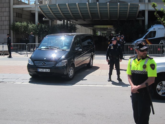 Agentes Custodian La Salida Del Hotel Arts