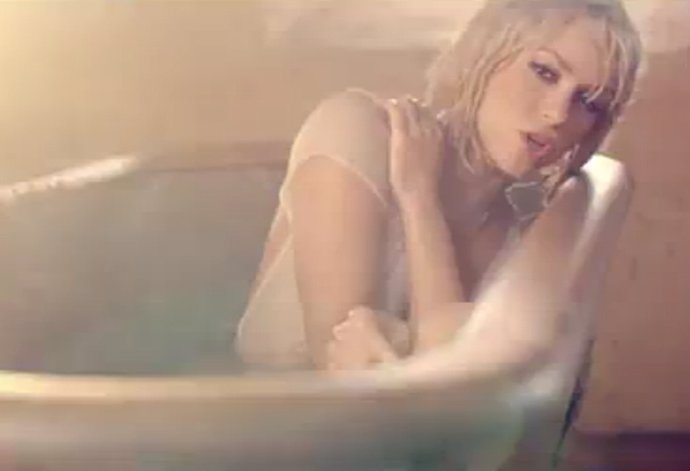 Shakira Se Mete En La Bañera Para Su Último Videoclip