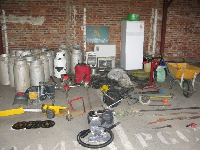 Efectos Recuperados Tras La Detención De Dos Personas