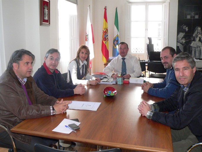 El Alcalde Con Los Expertos De La Consejería