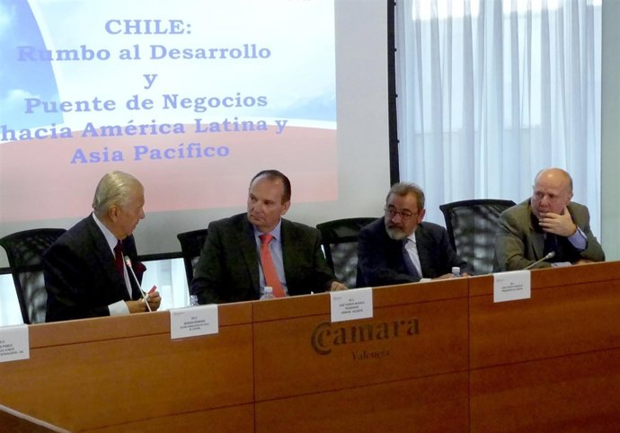 Participantes En Una Jornada De Cámara Valencia Sobre Chile