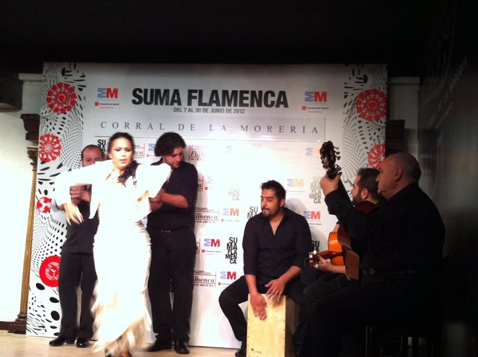 Belén López Bailando En La Presentación De Suma Flamenca