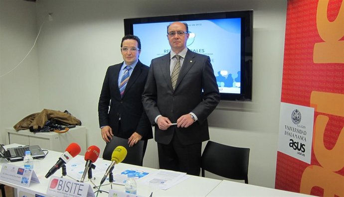 Juan Manuel Corchado (Izq) Y Carlos A. García En La Presentación Del Curso