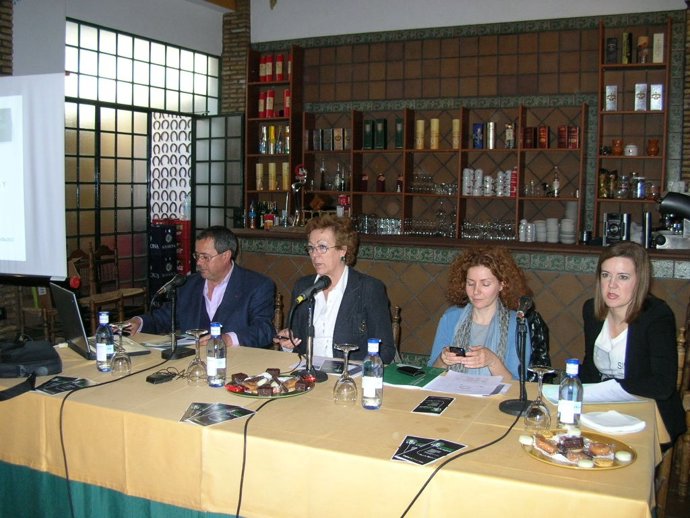 Francisco Díaz, Dolores Escalona, María Amador, En El Acto Con Empresarios