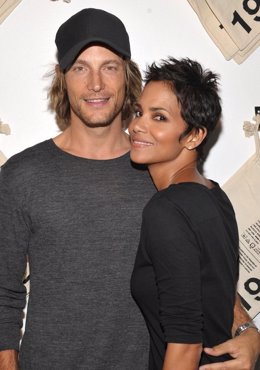 Halle Berry con su pareja Gabriel Aubry