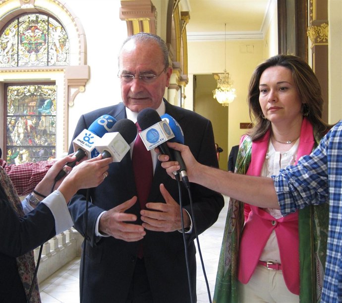 El Alcalde De Málaga Y La Concejala De Economía Y Hacienda