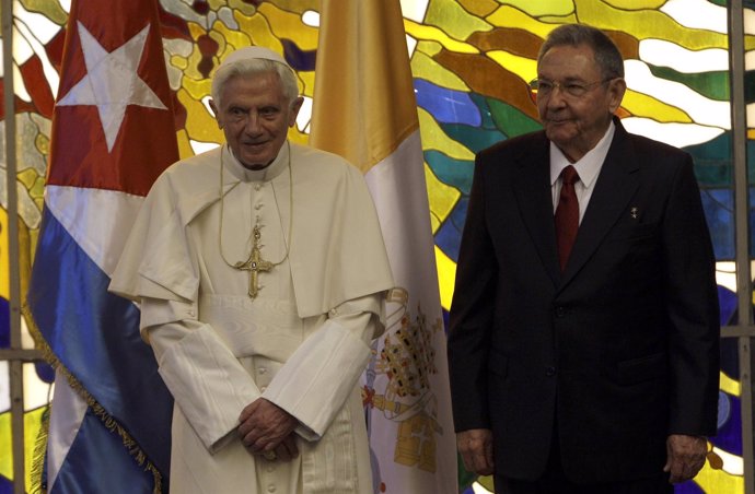 Benedicto XVI Con Raúl Castro En Cuba.