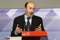 Rubalcaba considera "un paso atrás" la reducción a la mitad del presupuesto a campañas contra la violencia de género