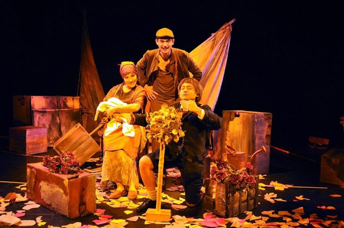 Factoría Teatro Representa 'La Isla' En Teatro Arbolé