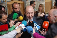 Rubalcaba cree que Griñán será "un gran presidente" y ve "lealtad mutua" en su discurso y el de Montoro