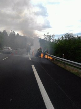 Un Coche Se Incendia En La Autovía 