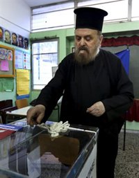 Grecia celebra elecciones legislativas bajo el peligro del rescate