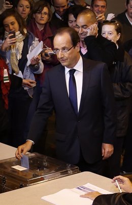 Francois Hollande, Deposita Su Papeleta