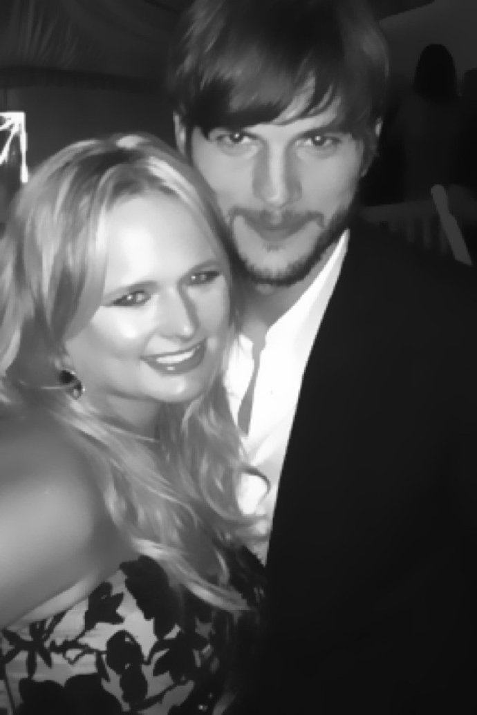 Ashton Kutcher Y Miranda Lambert Bury