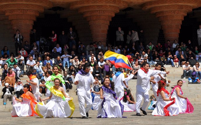 Danzas Latinoamericanas En El XII Encuentro De Pueblos De América En Torreciudad