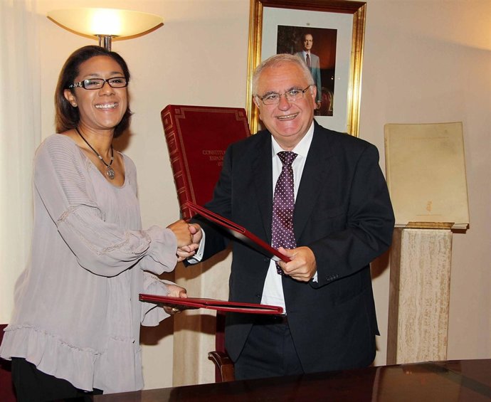 Firma Entre Johnson Y Cotino Para Restaurar El Yeso Del Mausoleo De Joselito