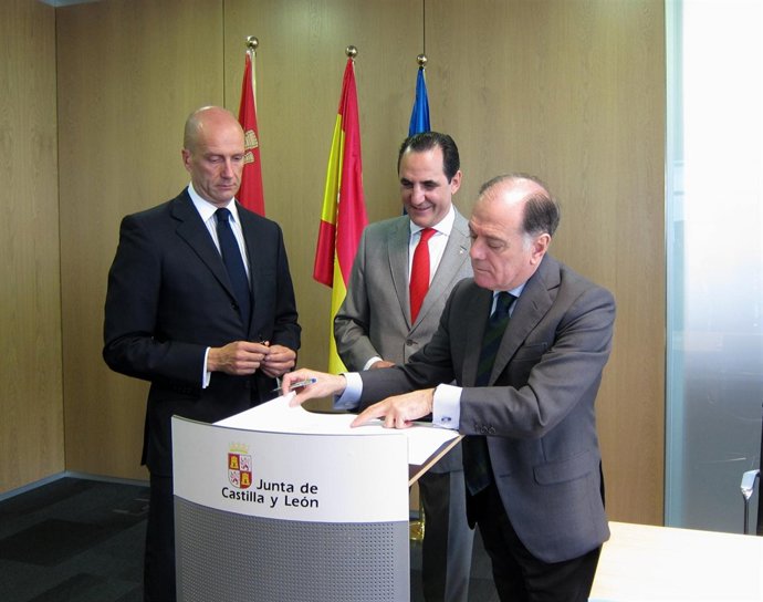 Tomás Villanueva Y José Rolando Álvarez Firman Convenios De Financiación