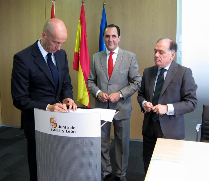 Tomás Villanueva Y José Rolando Álvarez Firman Convenios Con Entidades