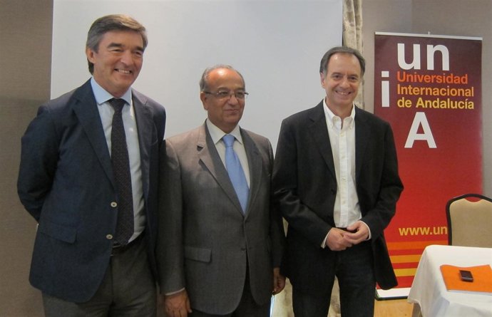 Arcas, Suárez y Soler, en la presentación de los Cursos de Verano de la UNIA