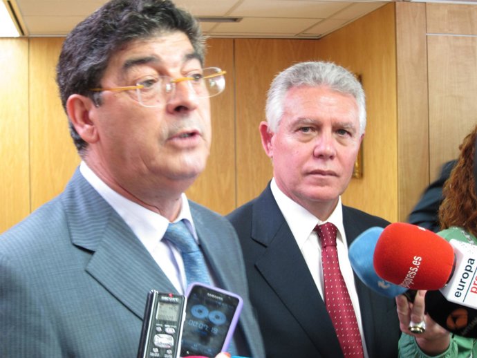 Valderas Tras Recoger Su Cartera De Consejero.