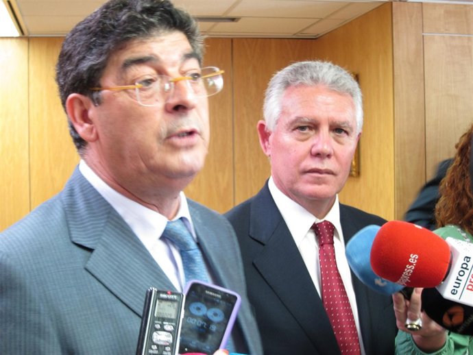 Valderas Tras Recoger Su Cartera De Consejero.