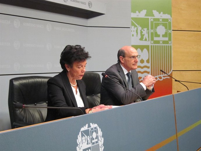Isabel Celaá Y Rafael Benfoa