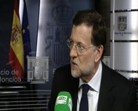 Rajoy habla unos minutos con Hollande para felicitarle y desearle suerte