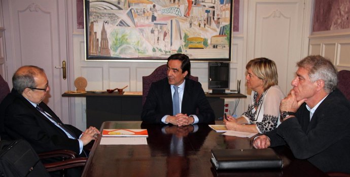 Reunión Ayuntamiento-Feria De Antigüedades 