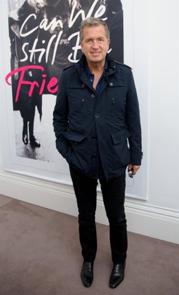 Posado De Mario Testino 