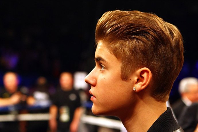 Primer Plano Lateral De Justin Bieber 