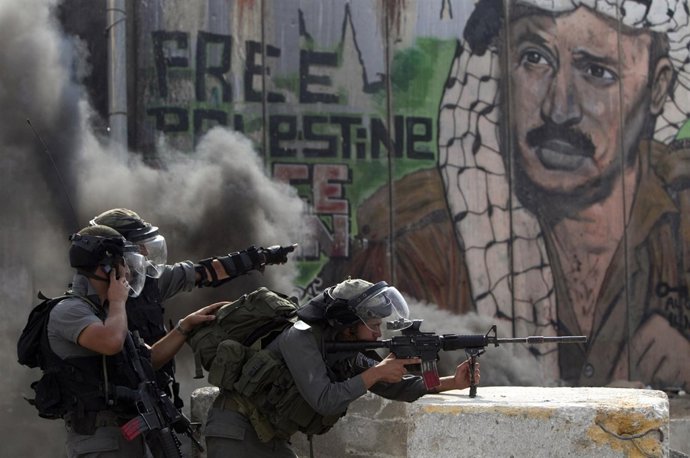Fuerzas De Seguridad Israelíes Disparan Contra Una Manifestación Palestina