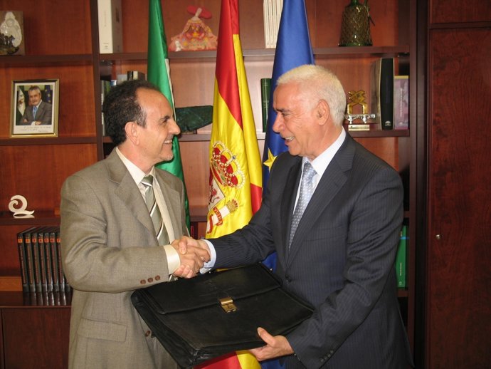 Consejero De Turismo Y Comercio, Rafael Rodríguez Y El Anterior, Luciano Alonso