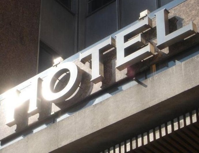 Parte De La Fachada De Un Hotel