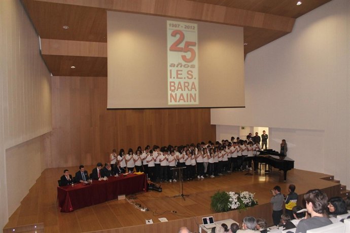 Un Momento Del Acto Conmemorativo Del 25º Aniversario Del IES Barañáin.