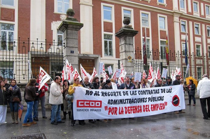 Protesta Contra Los Recortes En Las Contratas De Limpieza Sanitaria