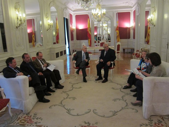 El Síndic De Greuges Presenta El Informe De La Institución A Juan Cotino