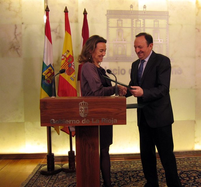 Sanz Y Gamarra Se Saludan Tras Firmar El Convenio Del Palacio De Justicia