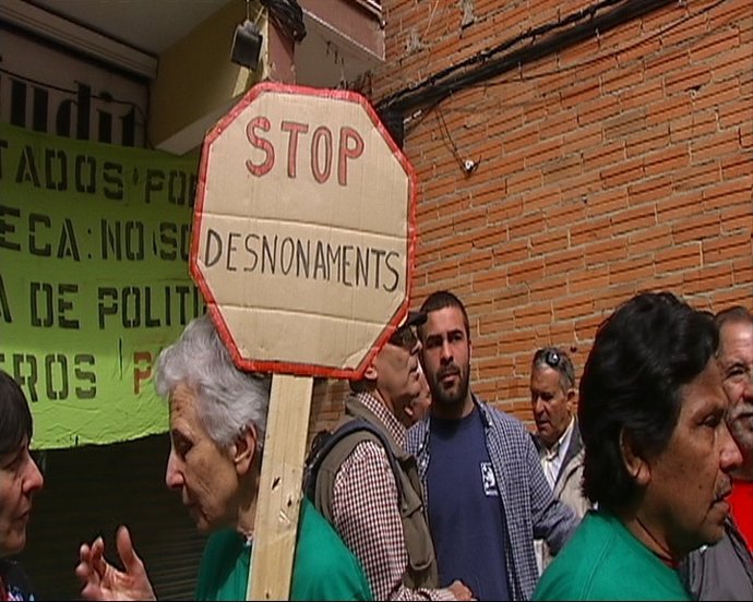 Paralizan Un Desahucio En Badalona