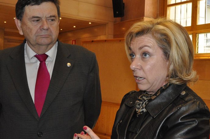 La Consejera De Universidad Y El Rector De La UZ.