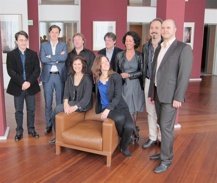 El Reparto De 'Lucia' Junto A José María Viteri Y Mercedes Cantalapiedra