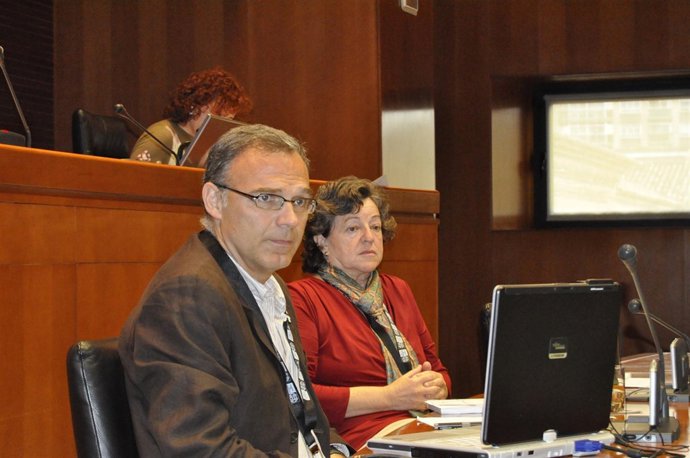 Miembros De Medicusmundi En Las Cortes De Aragón.