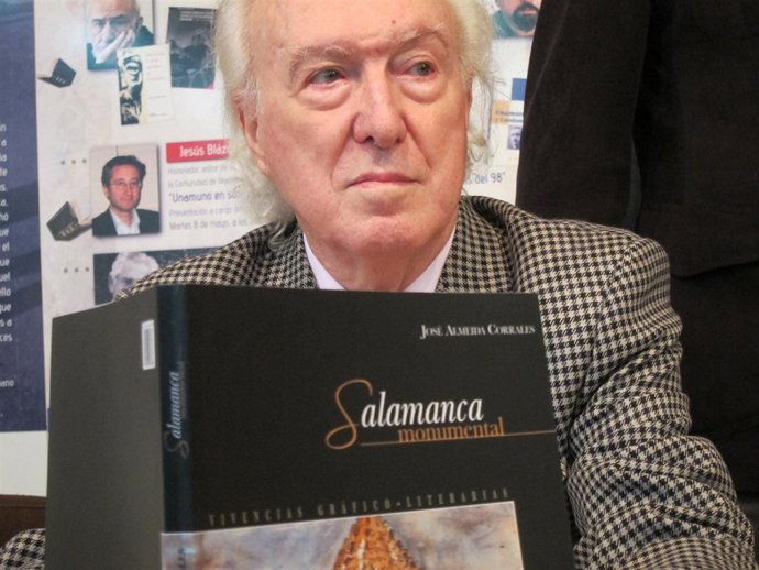 José Almeida Corrales En La Presentación De La Obra En Salamanca.