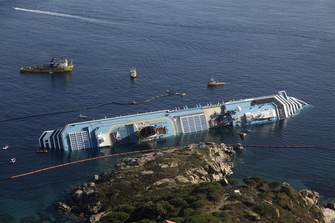Crucero Hundido 'Costa Concordia' En Italia