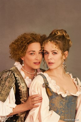 Las Actrices María Adánez Y Cristina Marcos