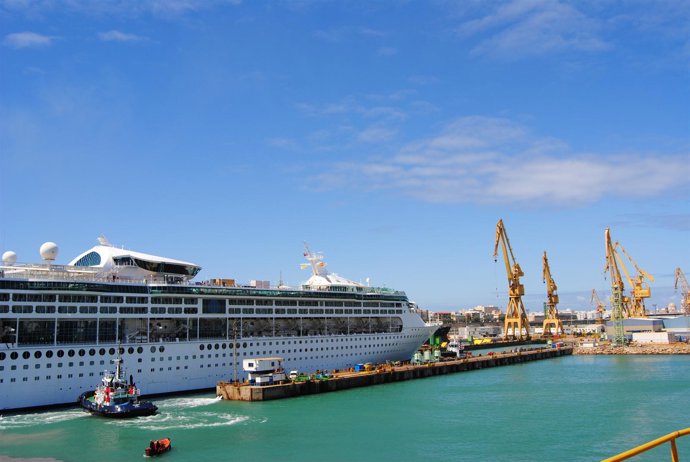 El 'Grandeur Of The Seas' Se Repara En El Astillero De Navantia En Cádiz