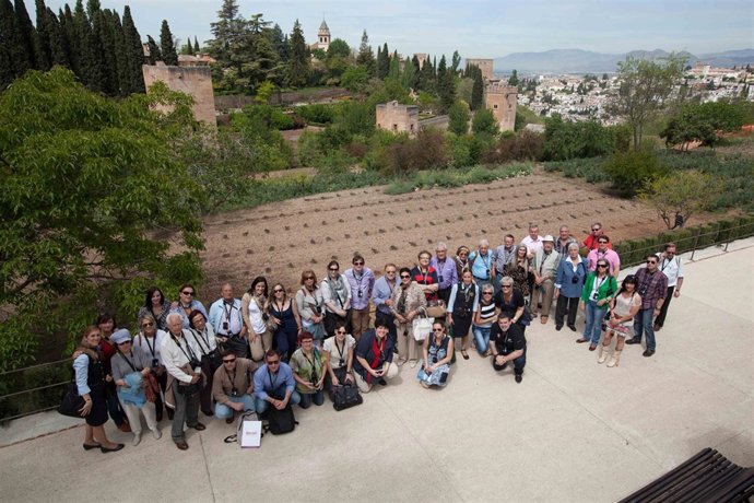 Los Viajeros Del Tren De Lujo Al Andalus Visitan La Alhambra