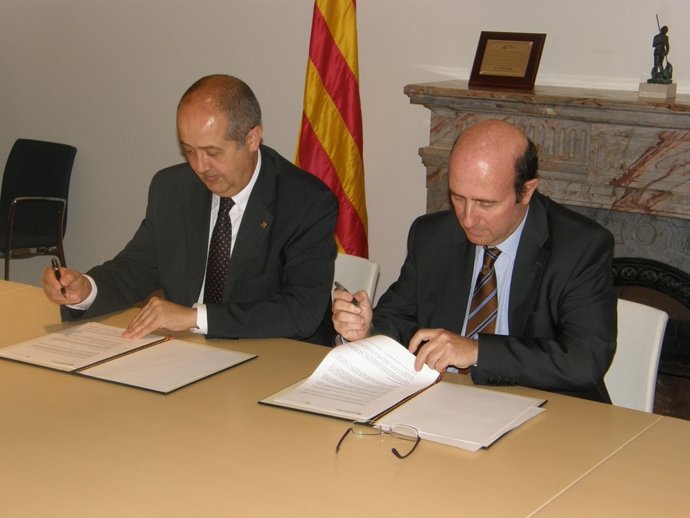 El Conseller F.Puig Y El Decano Del Icab, P.Yúfera, Firman Un Acuerdo      