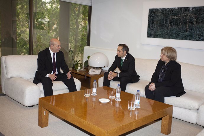 El Consejero Sánchez De Muniáin Con El Ministro José Ignacio Wert.