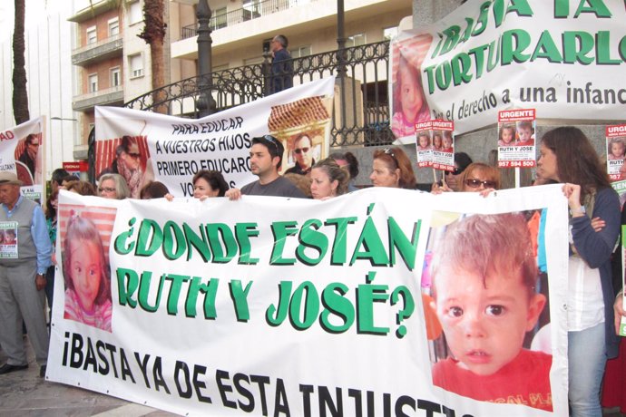 Ruth Ortiz En La Manifestación De Huelva El 8 De Mayo.